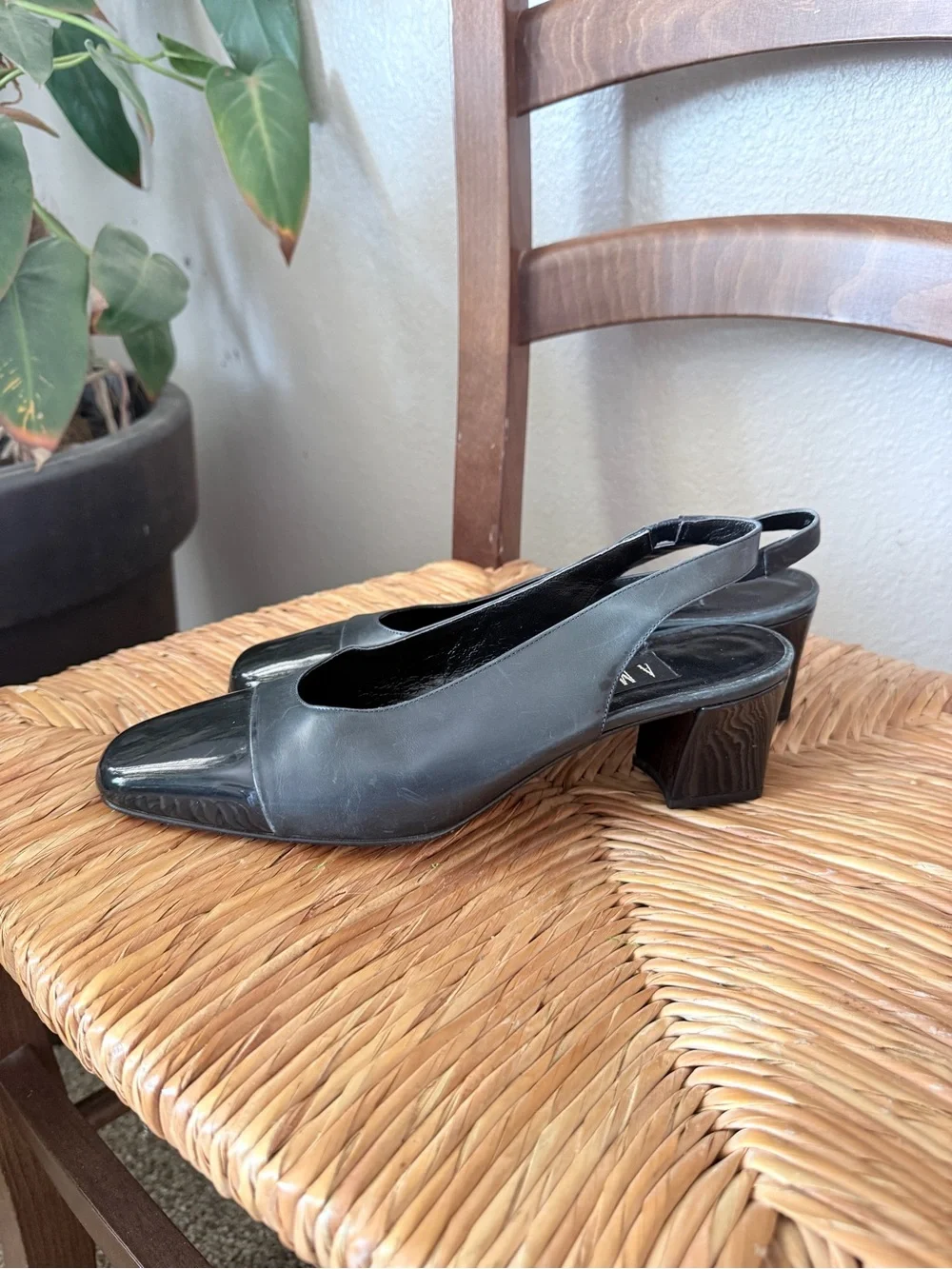 Amalfi Italy Black‎ Slingback Low Block Heel Pumps 8.5